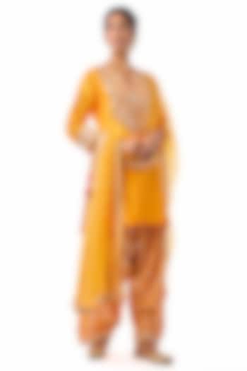 Yellow Georgette Mirror Embroidered Kurta Set by GOPI VAID at Pernia's Pop Up Shop