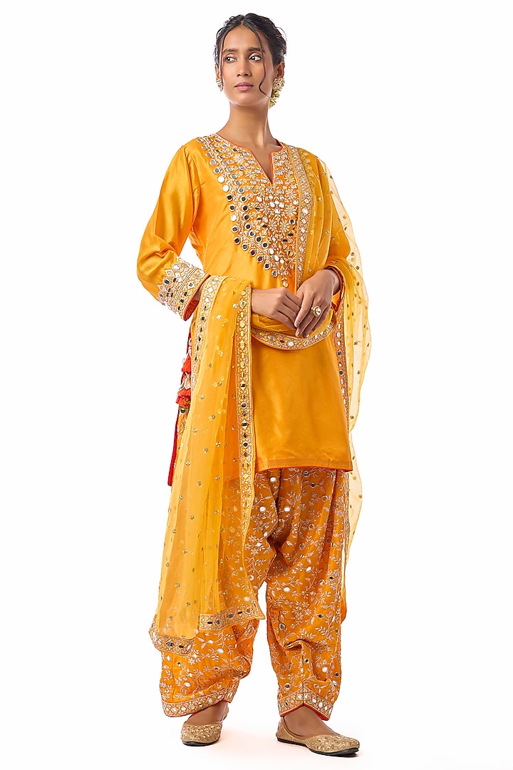 Yellow Georgette Mirror Embroidered Kurta Set by GOPI VAID at Pernia's Pop Up Shop