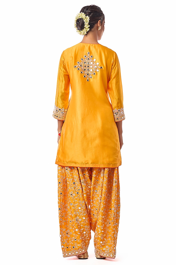 Yellow Georgette Mirror Embroidered Kurta Set by GOPI VAID at Pernia's Pop Up Shop