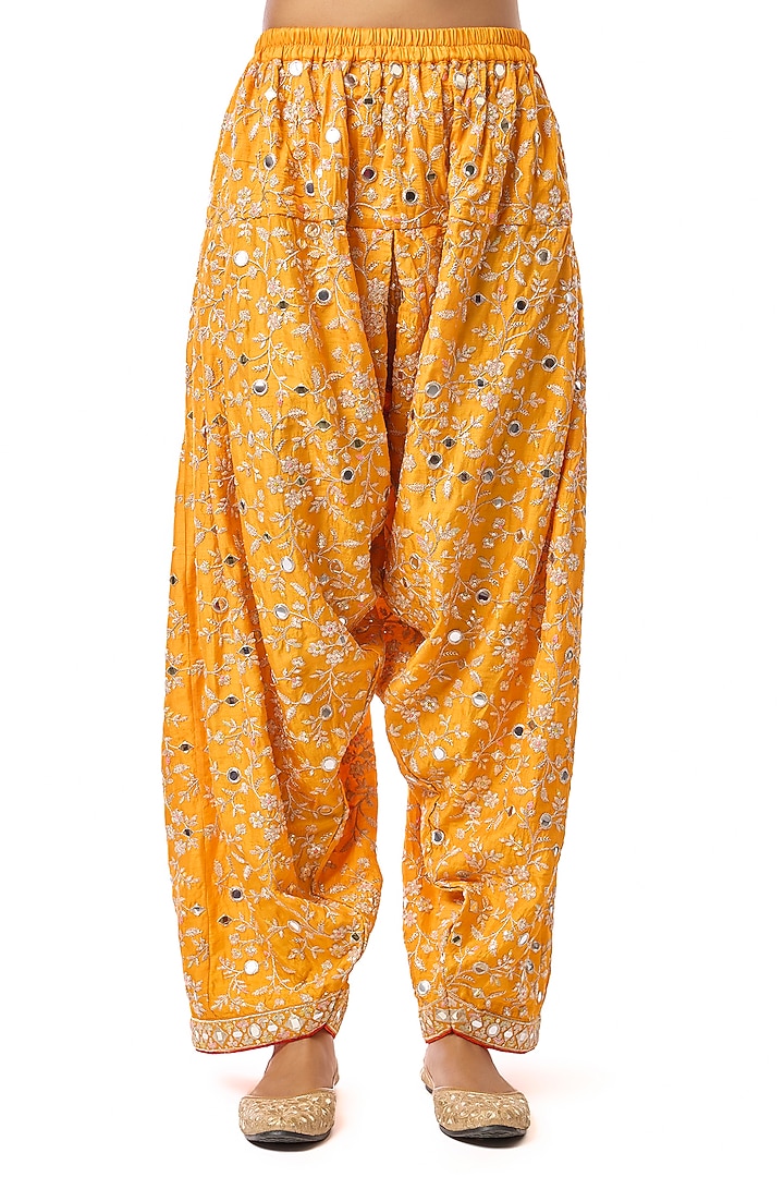 Yellow Georgette Mirror Embroidered Kurta Set by GOPI VAID at Pernia's Pop Up Shop