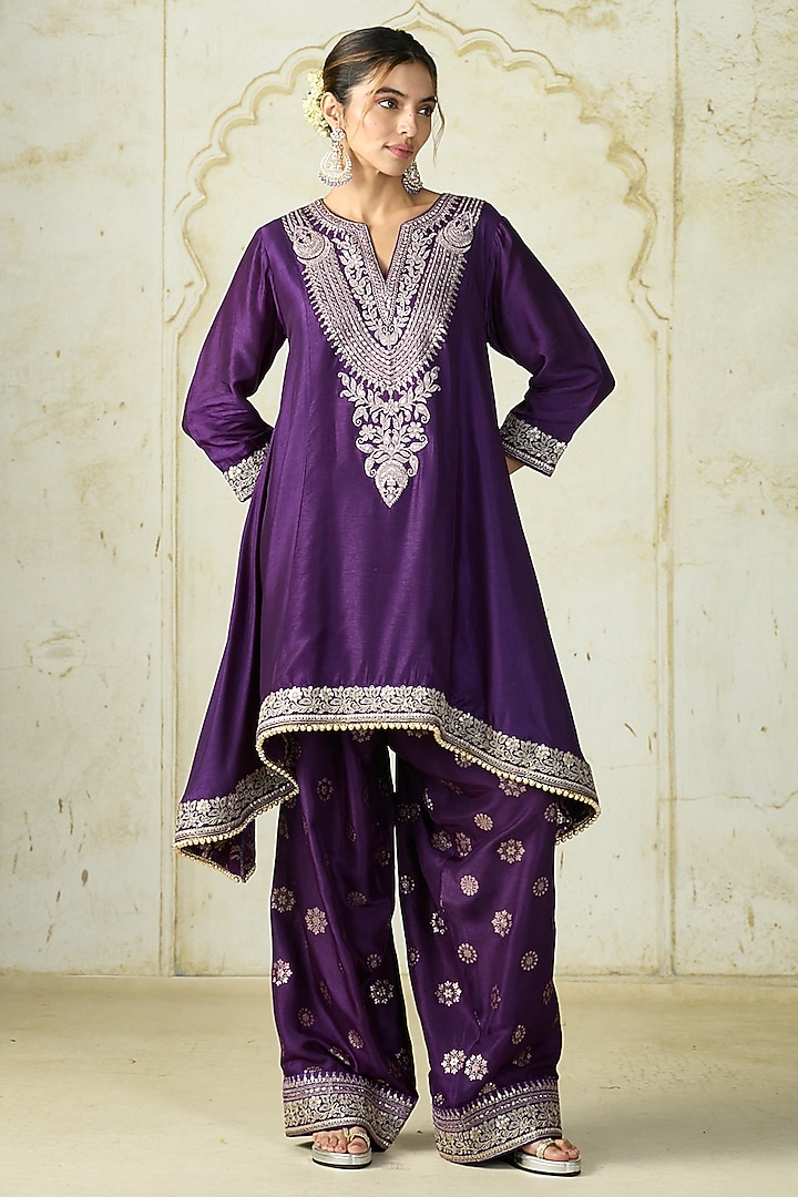 Purple Tussar Motif Embroidered Asymmetrical Kurta Set by GOPI VAID at Pernia's Pop Up Shop