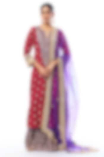 Red Tussar Motifs Work Straight Kurta Set by GOPI VAID at Pernia's Pop Up Shop