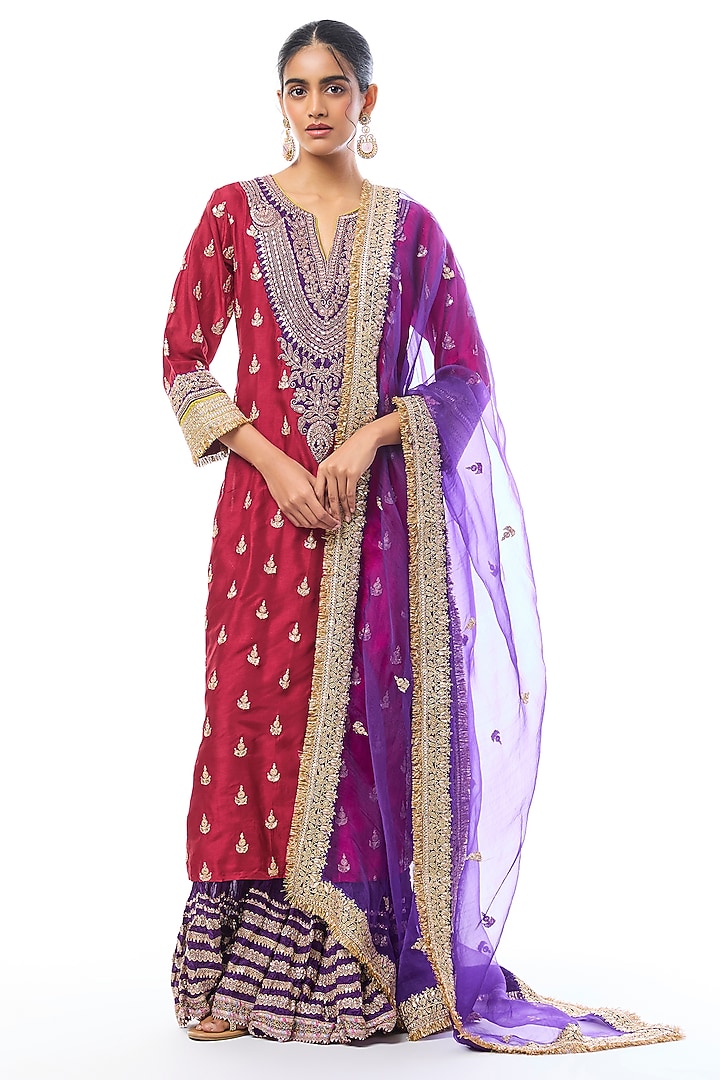 Red Tussar Motifs Work Straight Kurta Set by GOPI VAID at Pernia's Pop Up Shop