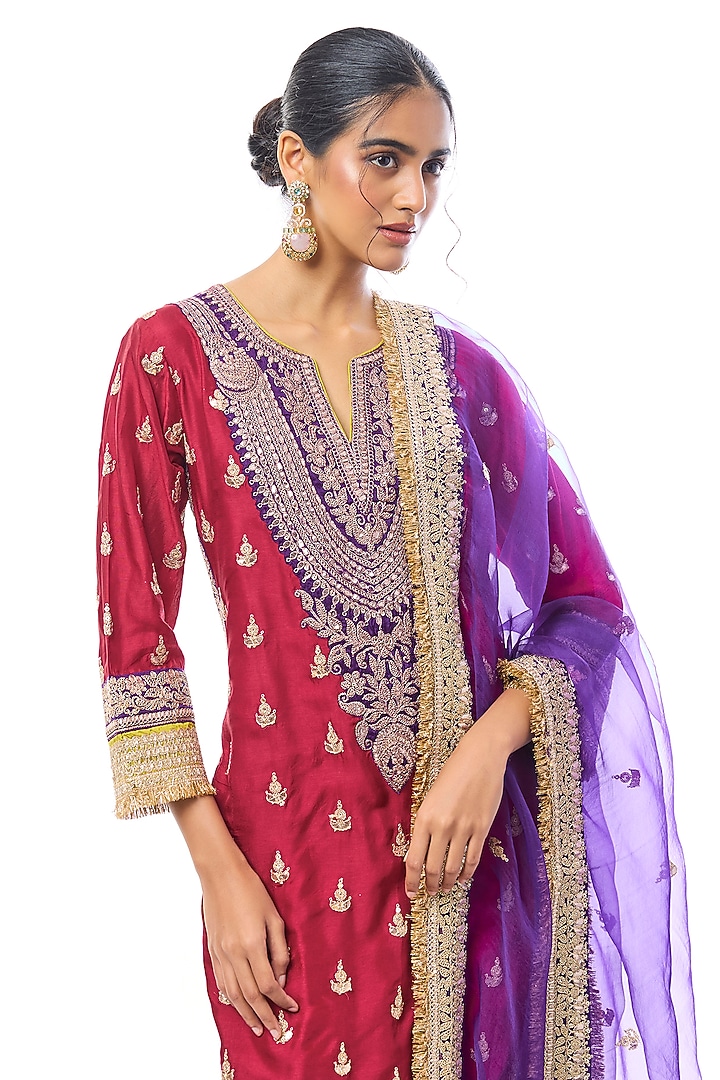 Red Tussar Motifs Work Straight Kurta Set by GOPI VAID at Pernia's Pop Up Shop