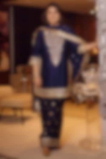 Blue Tussar Embroidered Straight Kurta Set by Gopi Vaid at Pernia's Pop Up Shop