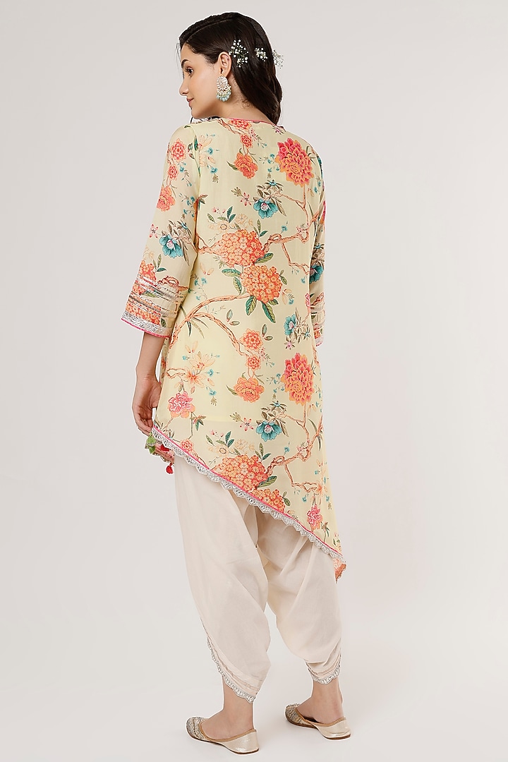 Yellow Printed Kurta Set by GOPI VAID at Pernia's Pop Up Shop