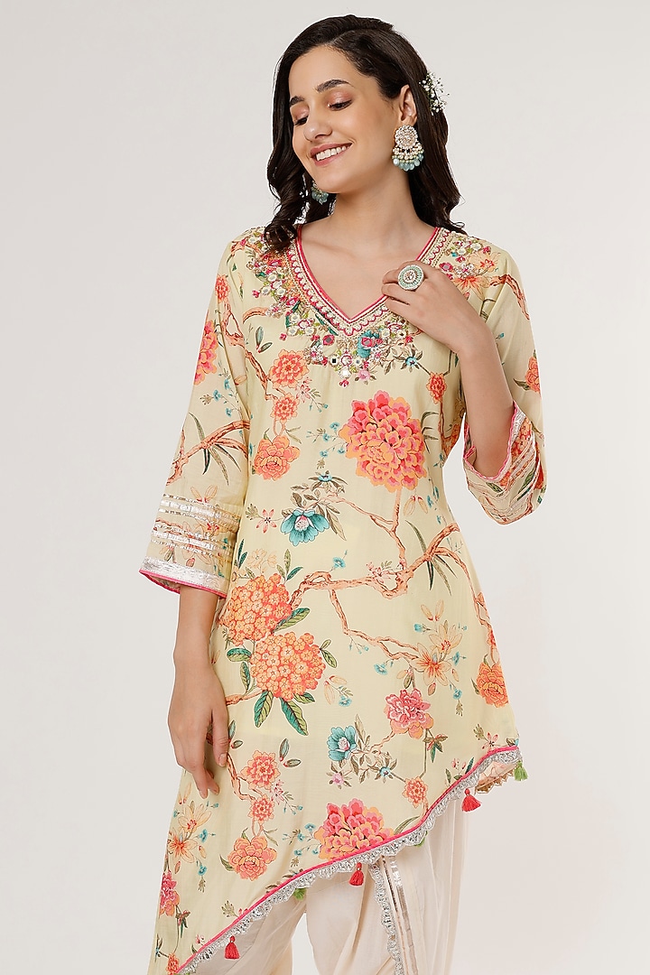 Yellow Printed Kurta Set by GOPI VAID at Pernia's Pop Up Shop