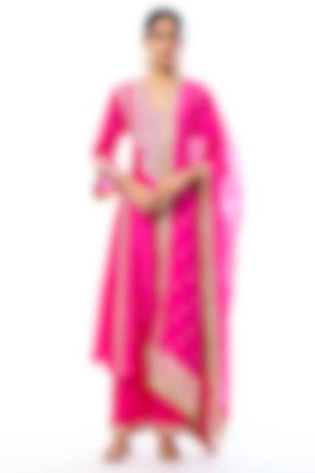 Pink Tussar Embroidered Straight Kurta Set by GOPI VAID at Pernia's Pop Up Shop