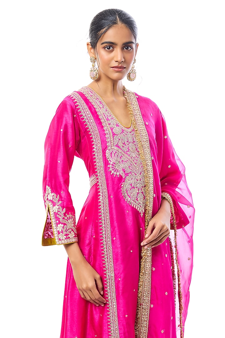 Pink Tussar Embroidered Straight Kurta Set by GOPI VAID at Pernia's Pop Up Shop