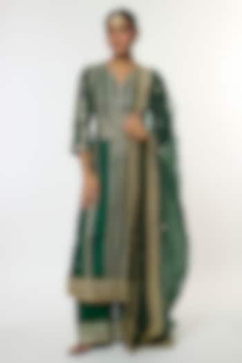 Green Tussar Embroidered Straight Kurta Set by GOPI VAID at Pernia's Pop Up Shop