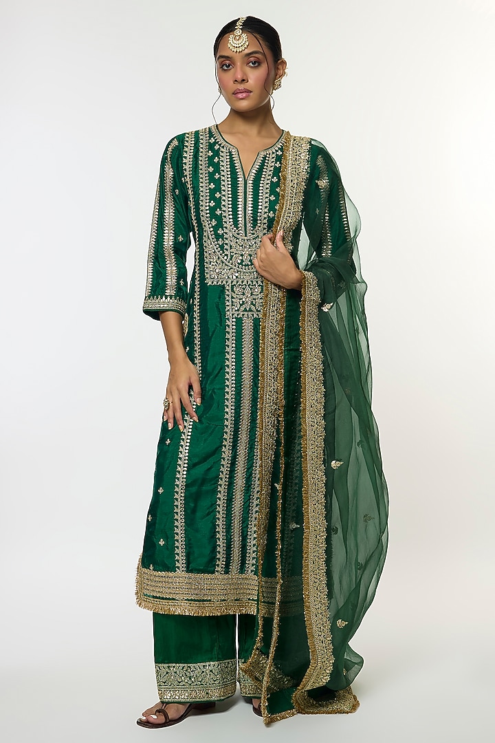 Green Tussar Embroidered Straight Kurta Set by GOPI VAID at Pernia's Pop Up Shop