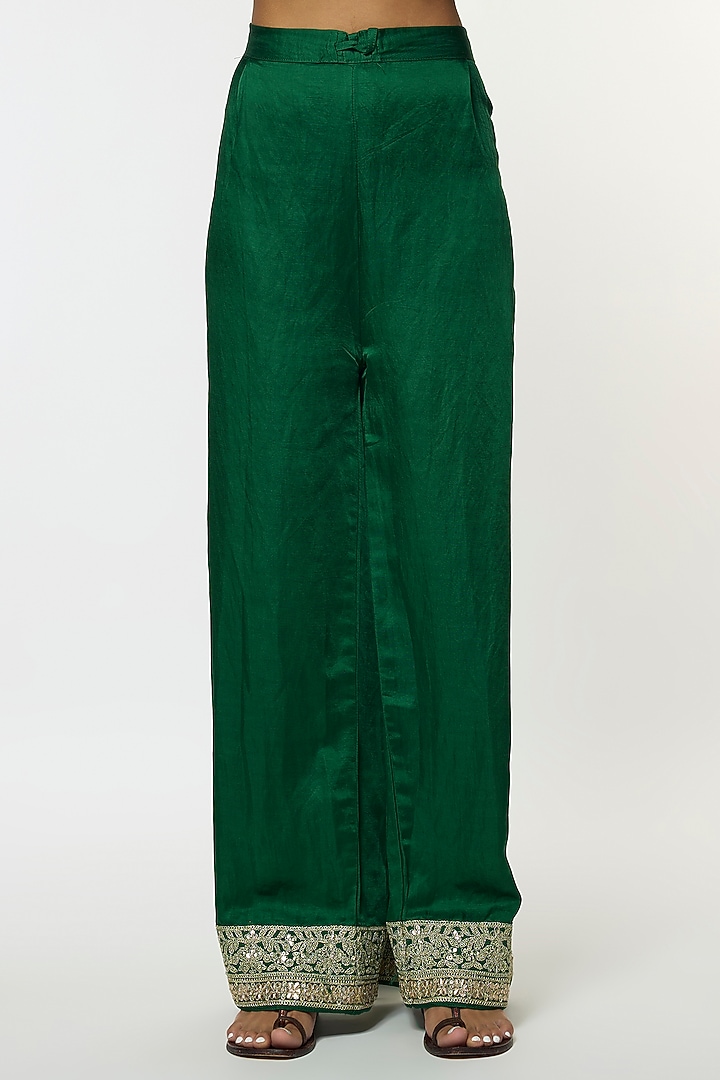Green Tussar Embroidered Straight Kurta Set by GOPI VAID at Pernia's Pop Up Shop