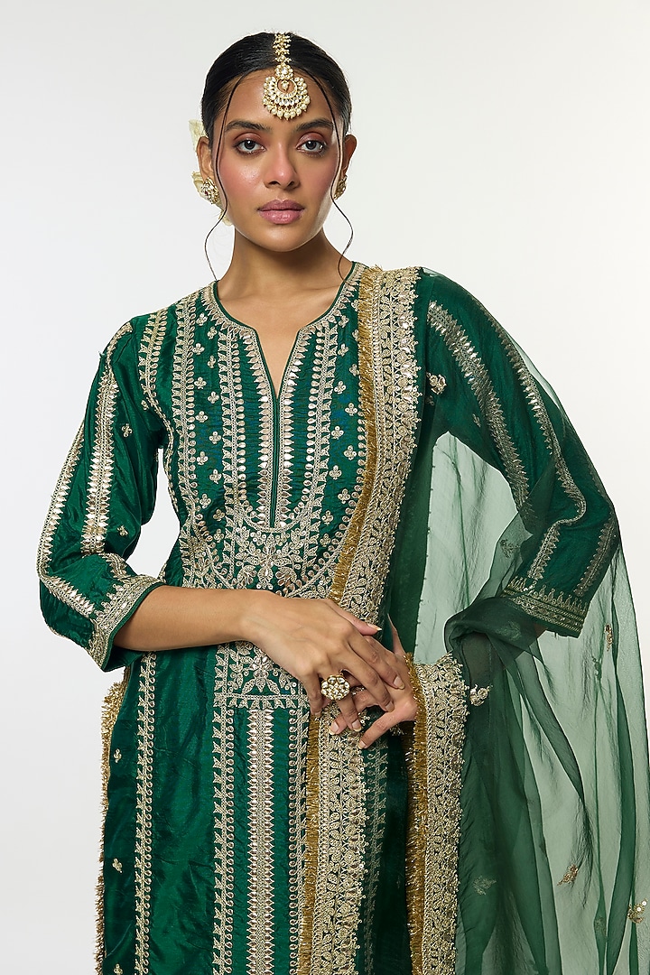 Green Tussar Embroidered Straight Kurta Set by GOPI VAID at Pernia's Pop Up Shop