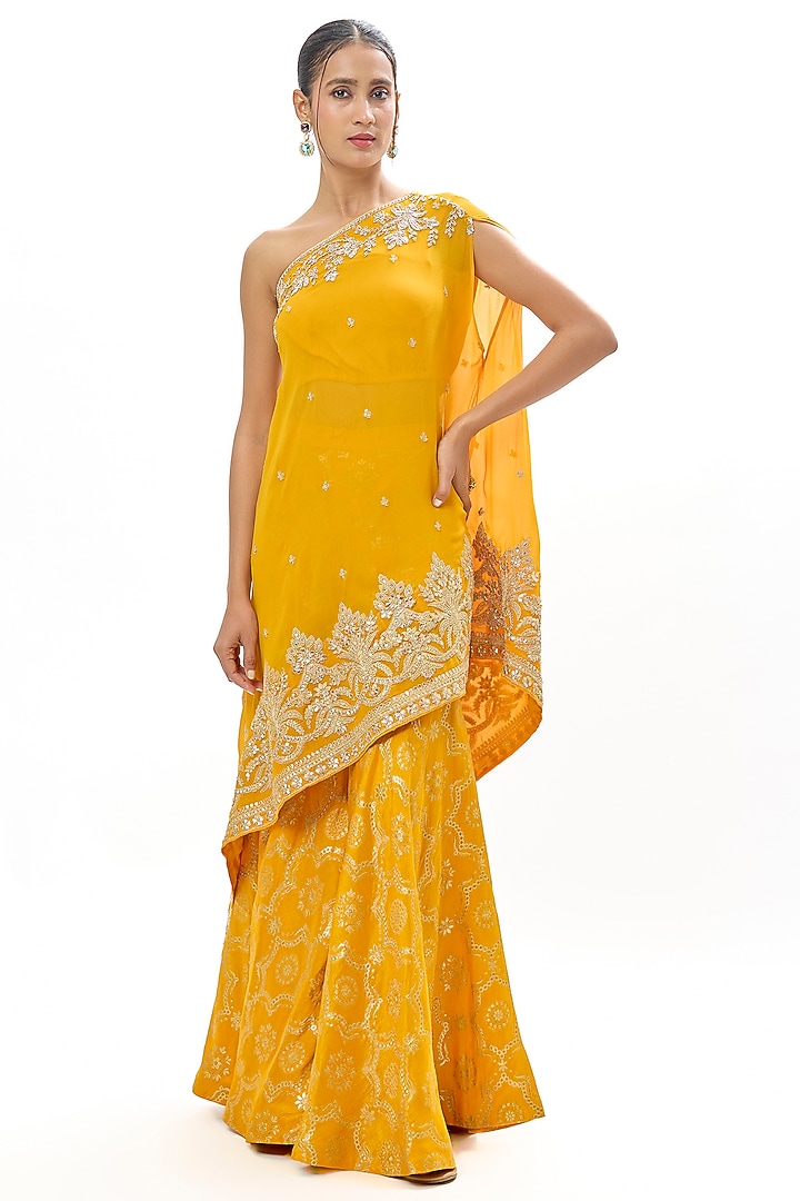Mustard Yellow Tussar Embroidered Kurta Set by GOPI VAID at Pernia's Pop Up Shop