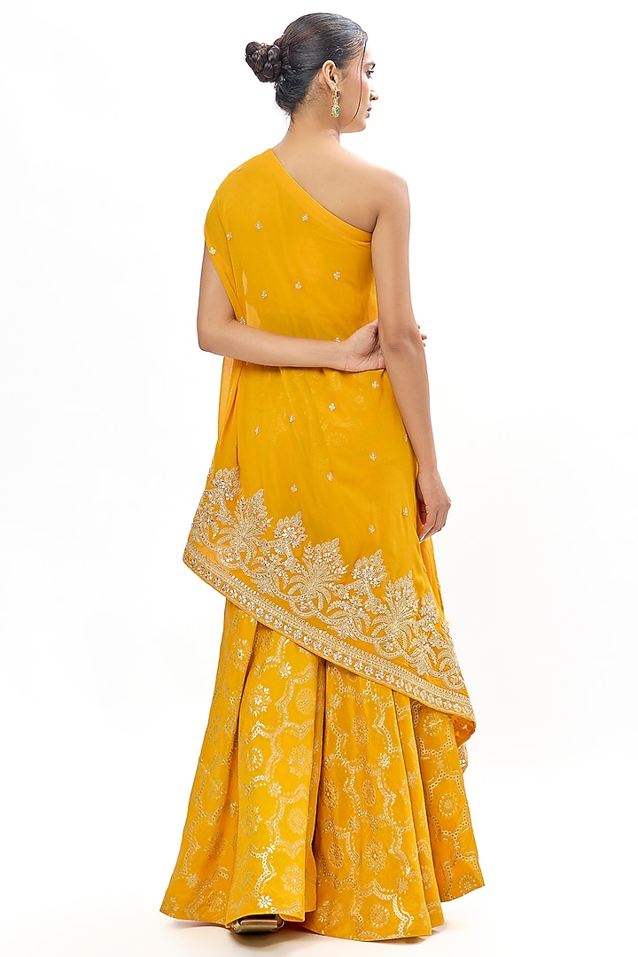 Mustard Yellow Tussar Embroidered Kurta Set by GOPI VAID at Pernia's Pop Up Shop