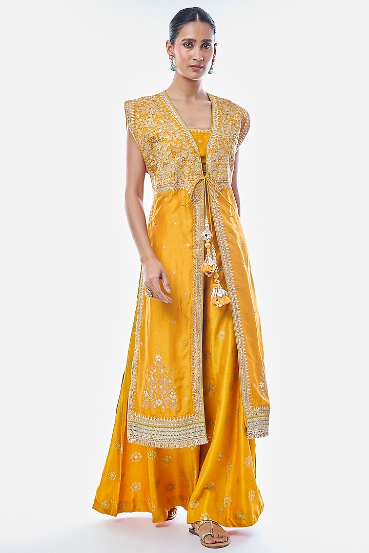 Yellow Tussar Embroidered Jacket-Style Kurta Set by GOPI VAID at Pernia's Pop Up Shop