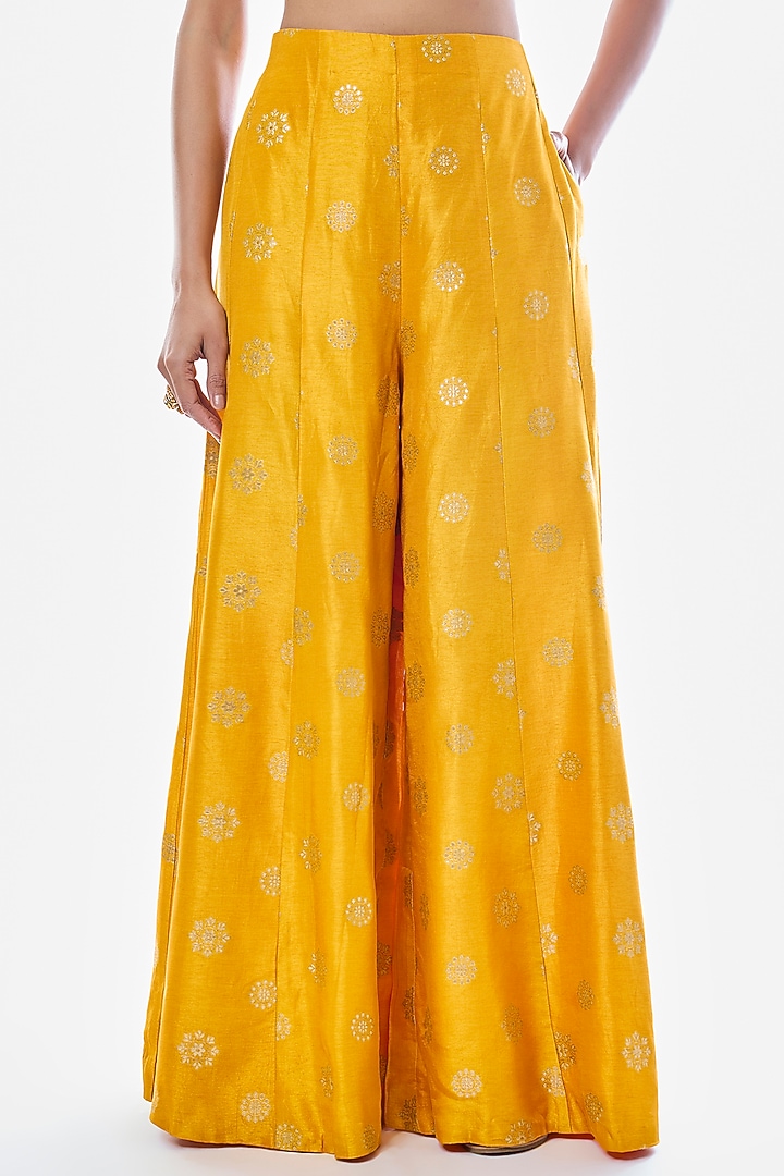Yellow Tussar Embroidered Jacket-Style Kurta Set by GOPI VAID at Pernia's Pop Up Shop