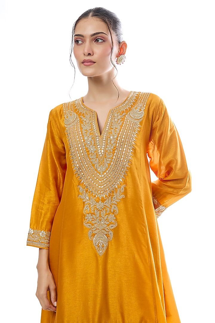 Yellow Tussar Embroidered Asymmetric Kurta Set by GOPI VAID at Pernia's Pop Up Shop