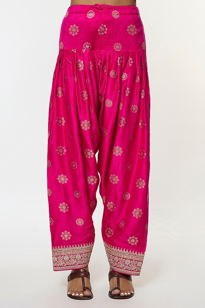 Pink Tussar Embroidered Asymmetrical Kurta Set by GOPI VAID at Pernia's Pop Up Shop