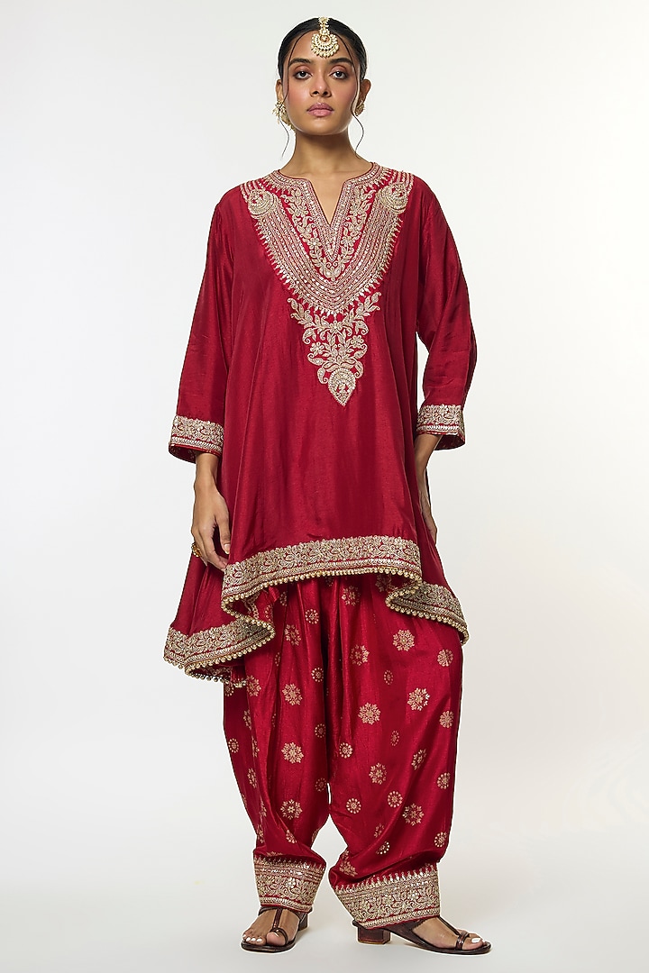 Red Tussar Embroidered Asymmetrical Kurta Set by GOPI VAID at Pernia's Pop Up Shop