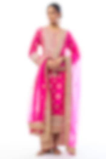 Rani Pink Tussar Embellished Kurta Set by GOPI VAID at Pernia's Pop Up Shop
