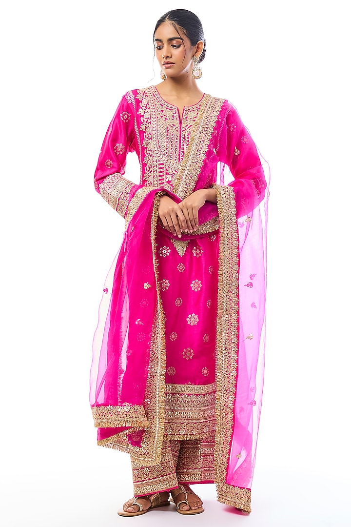 Rani Pink Tussar Embellished Kurta Set by GOPI VAID at Pernia's Pop Up Shop