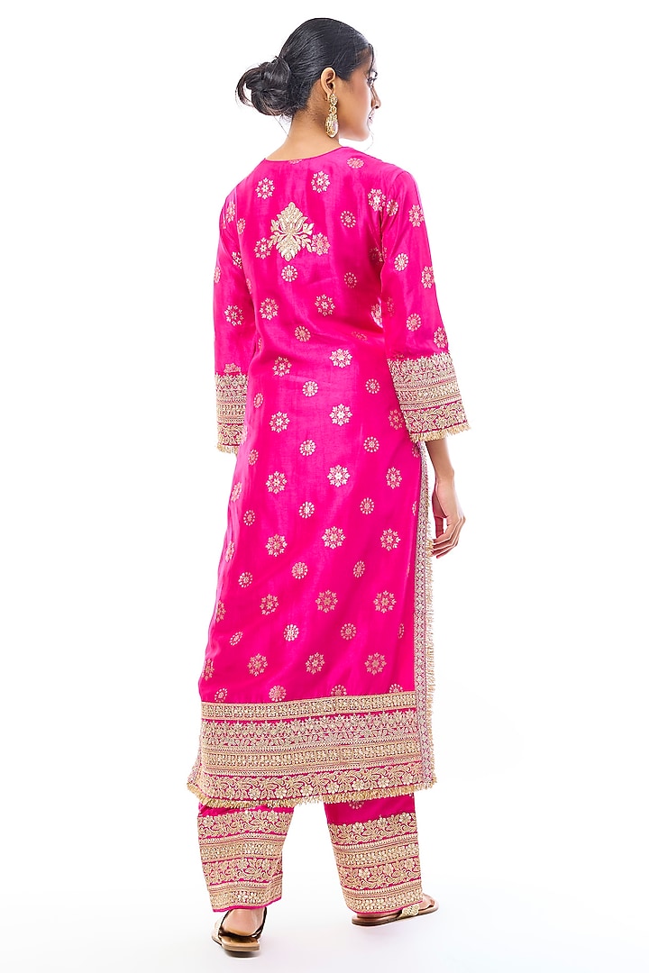 Rani Pink Tussar Embellished Kurta Set by GOPI VAID at Pernia's Pop Up Shop
