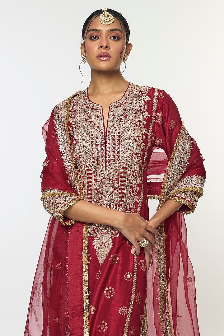 Red Tussar Motif Embroidered Kurta Set by GOPI VAID at Pernia's Pop Up Shop