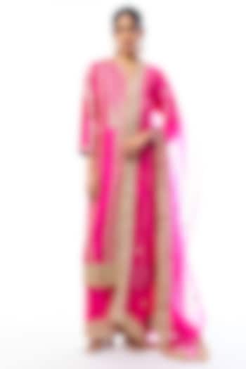Rani Pink Tussar Embellished Straight Kurta Set by GOPI VAID at Pernia's Pop Up Shop