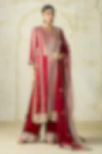 Red Tussar Embroidered Straight Kurta Set by GOPI VAID at Pernia's Pop Up Shop