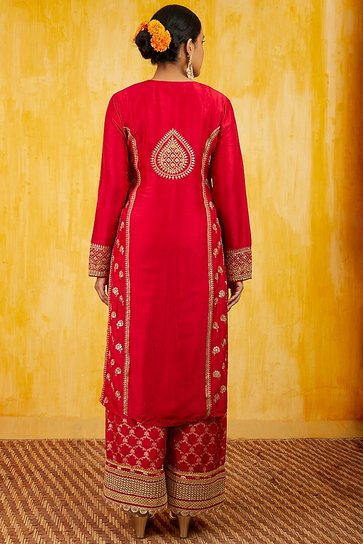 Red Zari Embroidered Kurta Set by GOPI VAID at Pernia's Pop Up Shop