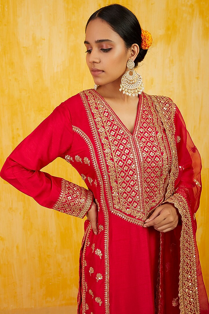 Red Zari Embroidered Kurta Set by GOPI VAID at Pernia's Pop Up Shop