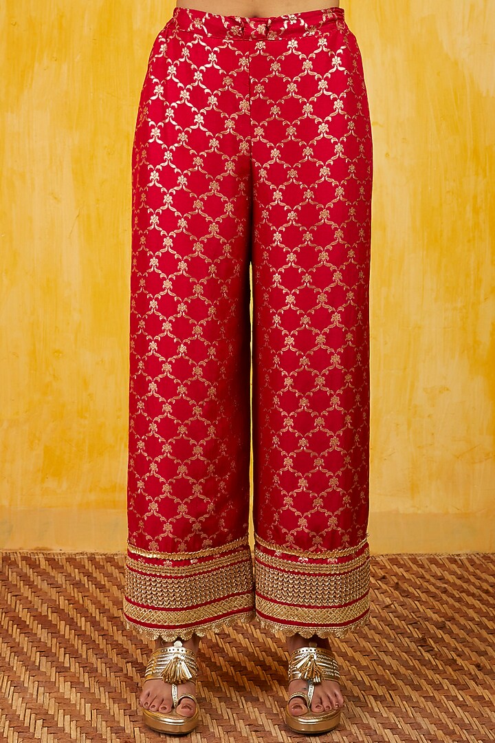 Red Zari Embroidered Kurta Set by GOPI VAID at Pernia's Pop Up Shop