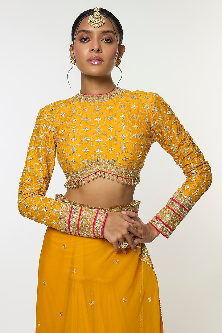 Yellow Georgette Embroidered Pleated Reception Saree Set by GOPI VAID at Pernia's Pop Up Shop