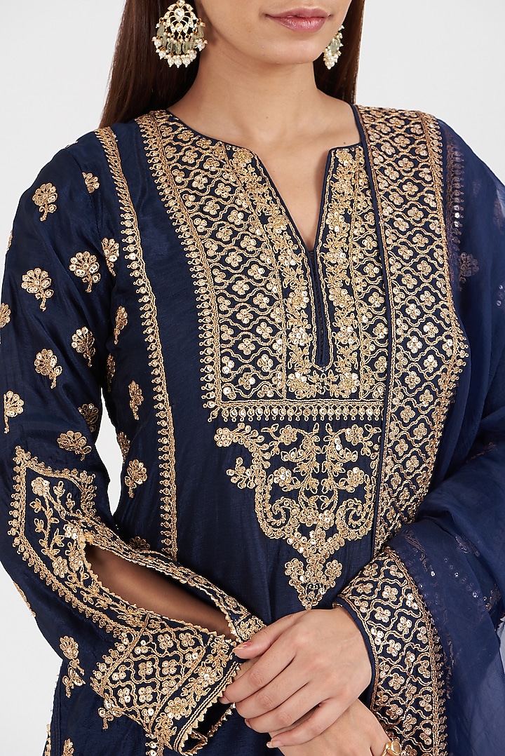 Dark Blue Embroidered Kurta Set by GOPI VAID at Pernia's Pop Up Shop