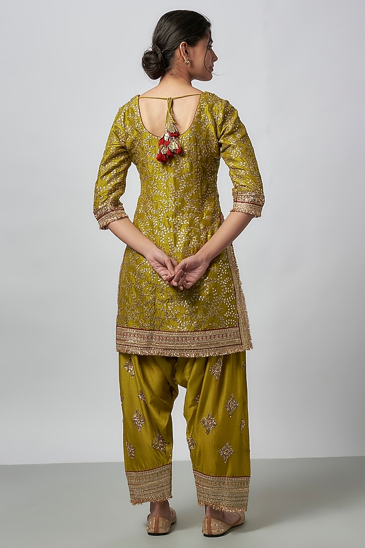 Green Jaal tussar Sequins Embroidered Kurta Set by GOPI VAID at Pernia's Pop Up Shop