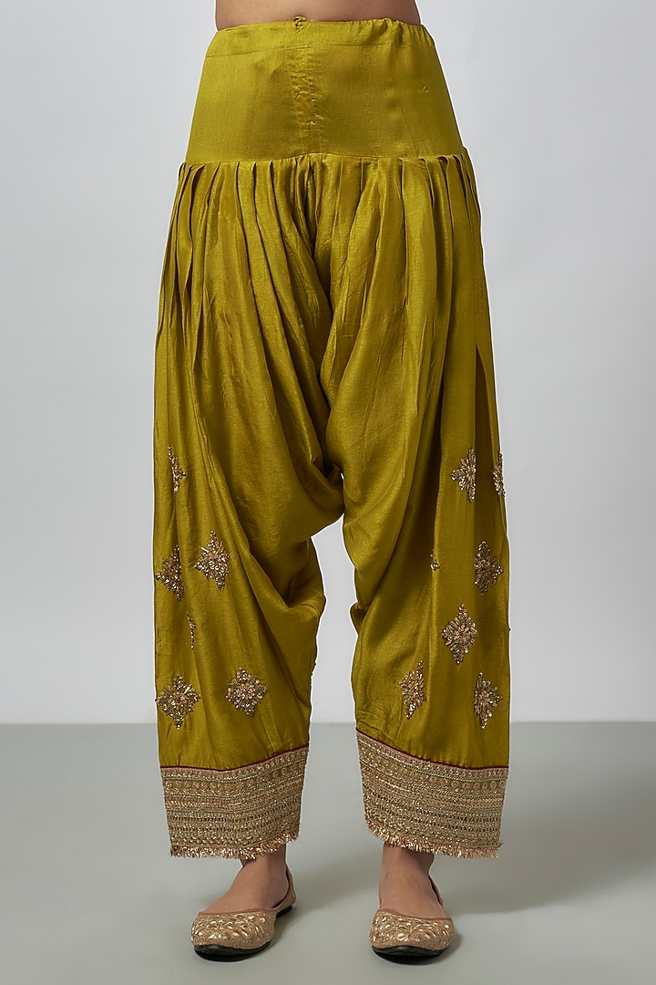 Green Jaal tussar Sequins Embroidered Kurta Set by GOPI VAID at Pernia's Pop Up Shop