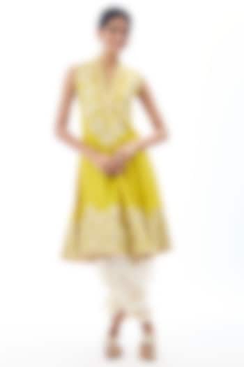 Yellow Tussar Kurta Set by GOPI VAID at Pernia's Pop Up Shop