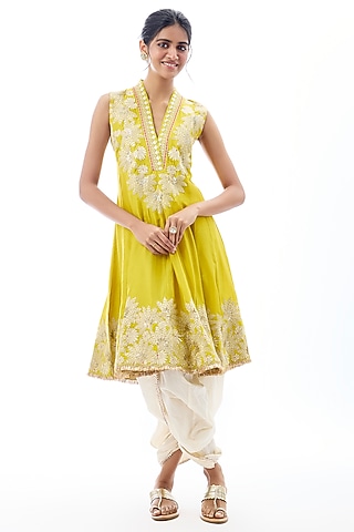 Yellow Tussar Kurta Set by GOPI VAID