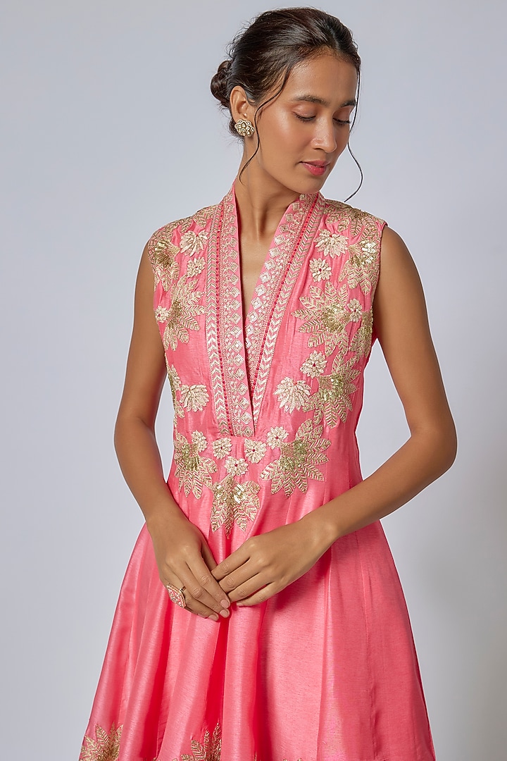 Pink Tussar Embroidered Kurta Set by GOPI VAID at Pernia's Pop Up Shop