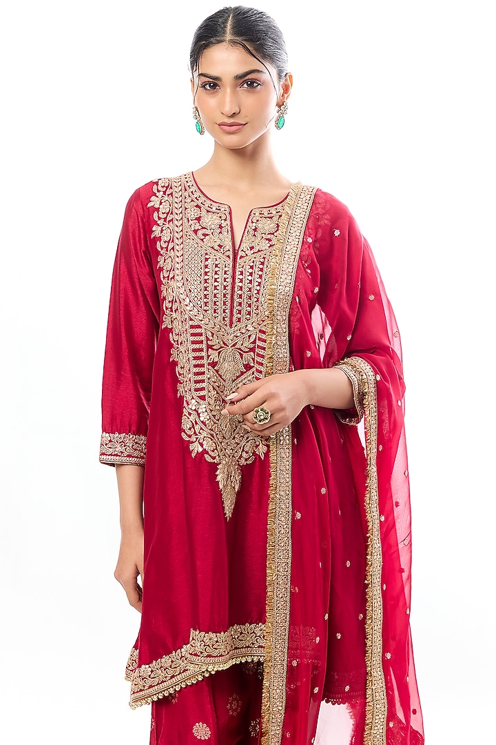 Red Tussar Motif Embroidered Asymmetrical Kurta Set by GOPI VAID at Pernia's Pop Up Shop