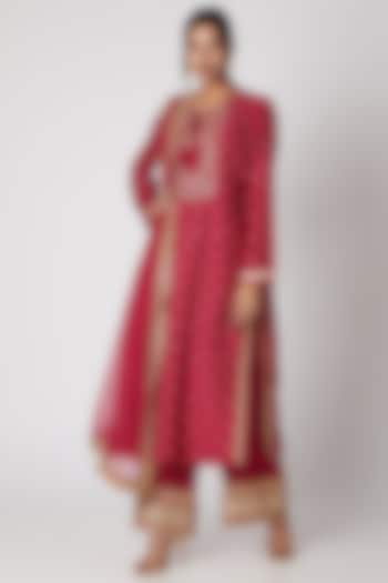 Red Embroidered Kurta Set by GOPI VAID at Pernia's Pop Up Shop