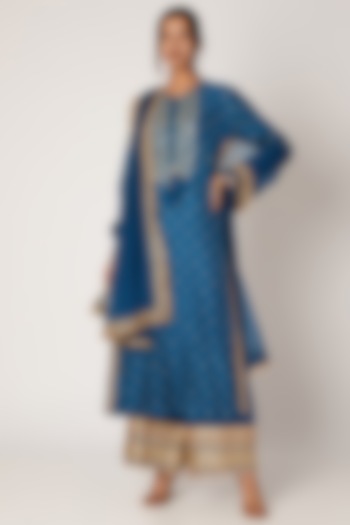 Peacock Blue Embroidered Kurta Set by GOPI VAID at Pernia's Pop Up Shop