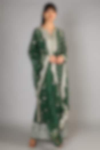 Green Embroidered Kurta Set by GOPI VAID at Pernia's Pop Up Shop