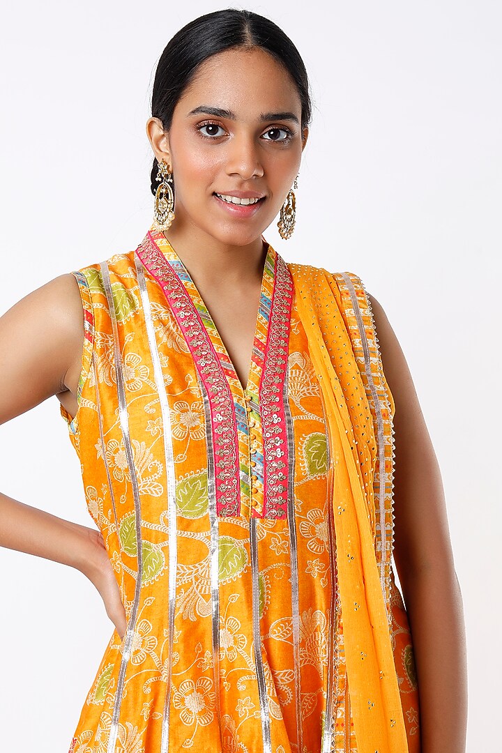 Mango Yellow Printed & Embroidered Kurta Set by GOPI VAID at Pernia's Pop Up Shop