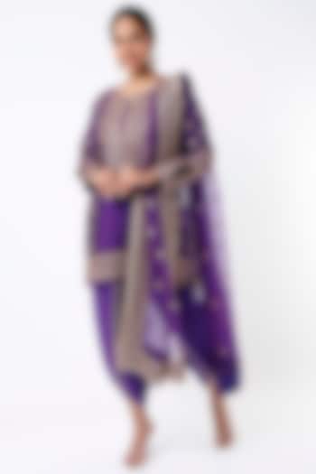Purple Embroidered Kurta Set by GOPI VAID at Pernia's Pop Up Shop