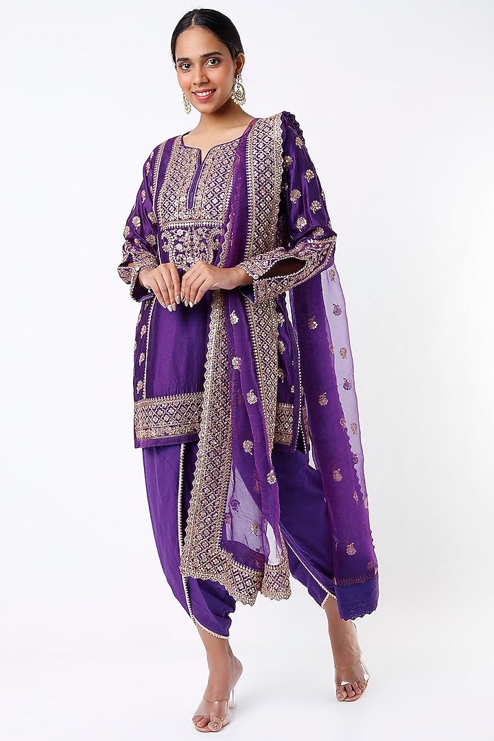 Purple Embroidered Kurta Set by GOPI VAID at Pernia's Pop Up Shop