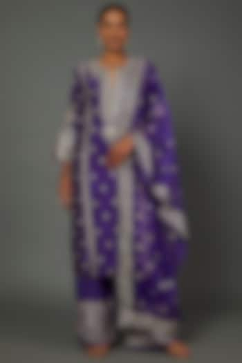 Purple Embroidered Kurta Set by GOPI VAID at Pernia's Pop Up Shop