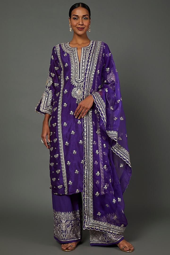 Purple Embroidered Kurta Set by GOPI VAID at Pernia's Pop Up Shop