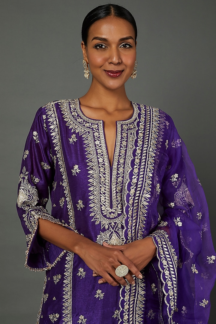 Purple Embroidered Kurta Set by GOPI VAID at Pernia's Pop Up Shop
